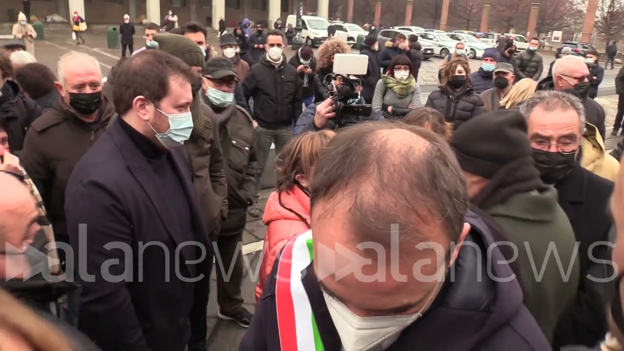 Crollo Gru Torino, commozione al funerale: 