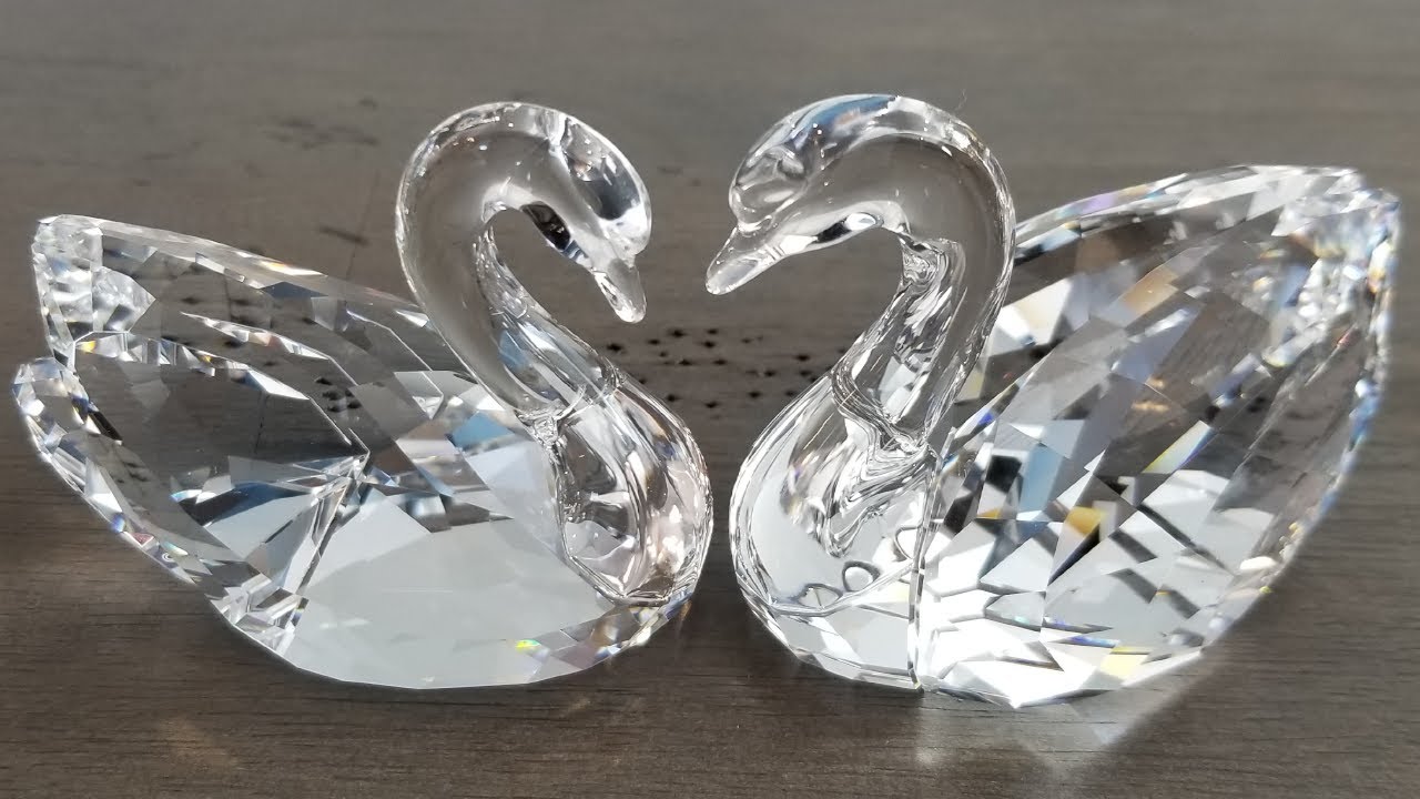 Swarovski Swan Couple Crystal Figurines. Elegant, Beautiful Work
