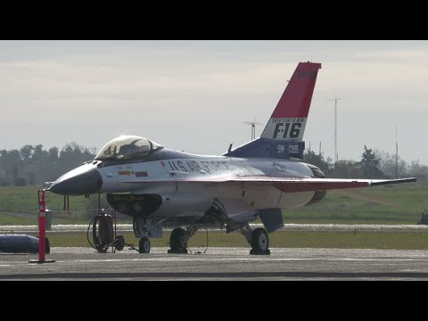 F-16 Viper demo team. YF-16 colors. California Capital Airshow. CCA. Saturday. 4k 60fps. 2025.