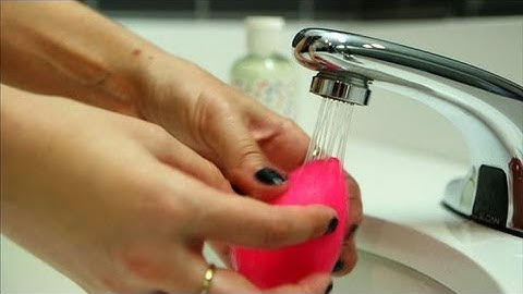 How To Use a Beautyblender Sponge | Beauty How To