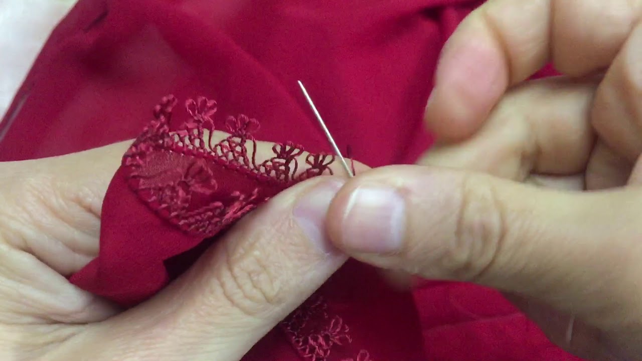 Kırmızı başörtü iki yan tarafın Yapım aşaması