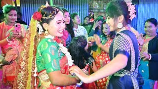 পাত্রী ও পাত্রীর বোনেরা নেচে কাঁপলো বিয়েবাড়ি || BA Bari Hit Dance