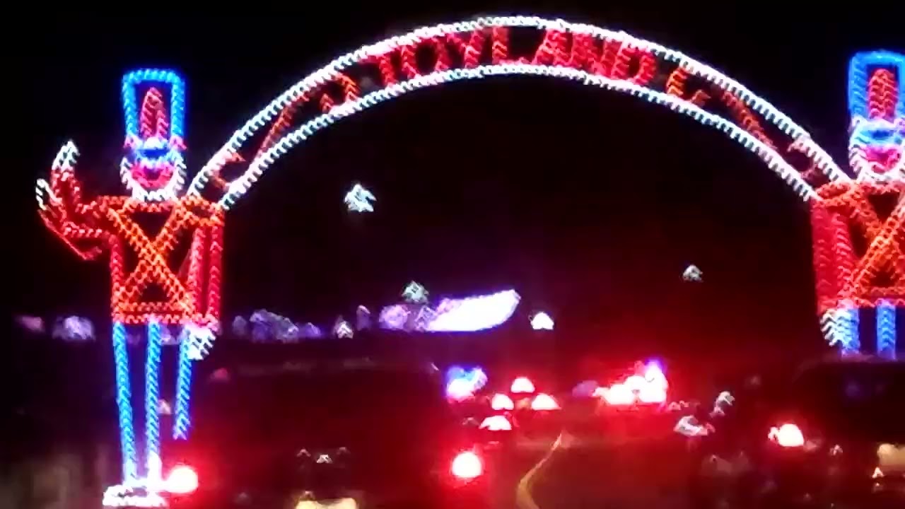 lake ville christmas lights drive thru megaphone purple mall girl pearl tysons corner center movie 🍿