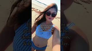 Hello from down below#hi#beachday #spi #fyp #rgv956 #summer #funny #phabulous #hipspica #waves