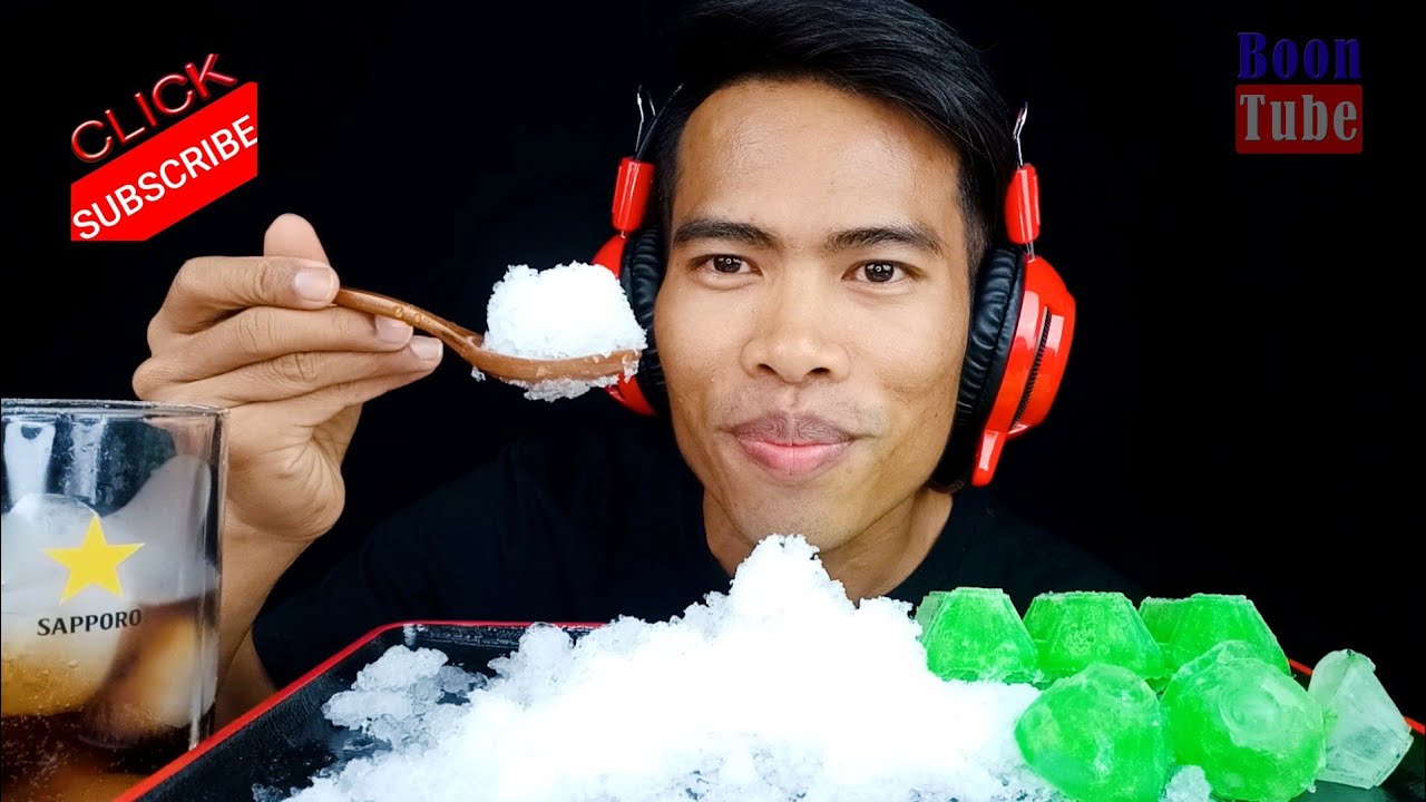 Мужчина ест лед. ASMR eating мармелад Coca-Cola. Ice ютубкр. Extremely 3d writing with Ice.