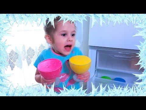 Видео: Ева играет с мороженным и показывает как не надо вести себя детям