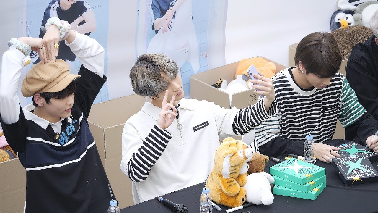191110 투바투 TXT 수빈, 범규, 태현 SOOBIN, BEOMGYU, TAEHYUN : 셀카 타임 selfie time : Fansign 라이브플라자 : 투모로우바이투게더