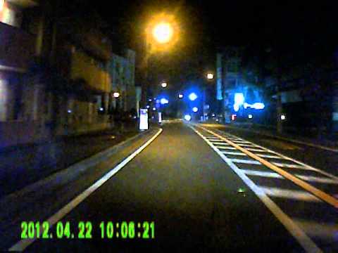 ドライブレコーダーが見た、夜間の信号無視自転車