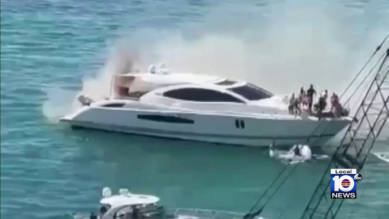 Charter yacht caught on fire in Miami Beach YouTube