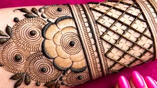 Elegant floral and geometric mehndi design with bold patterns and soft shading perfect festive look screenshot 2