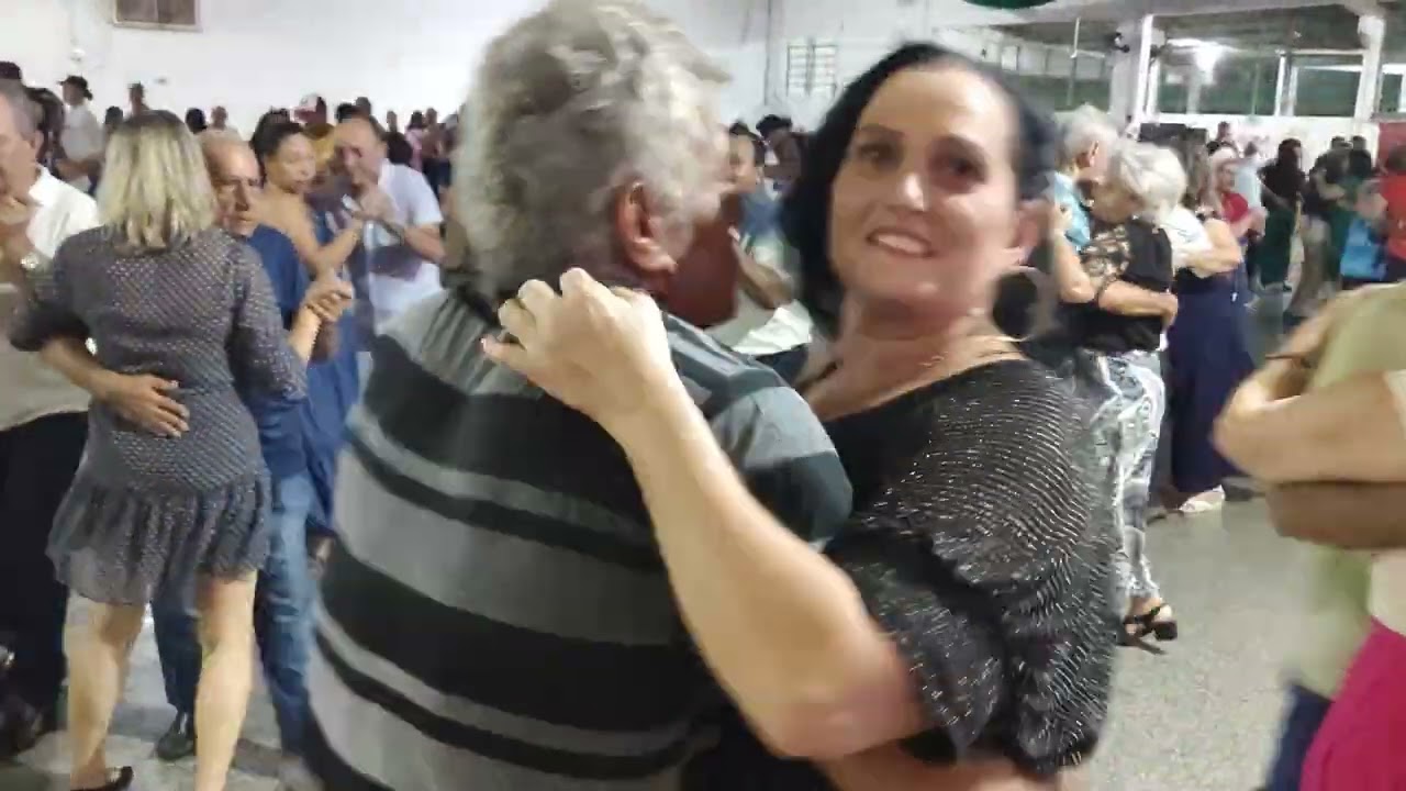 Clube CCI Umuarama, baile da terceira idade com Banda Raça