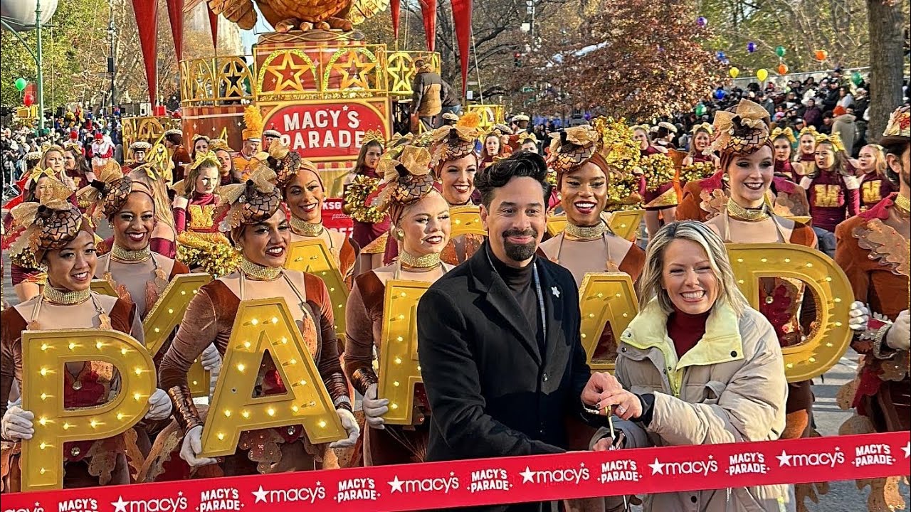 The Festive Countdown for The Macy’s Thanksgiving Day Parade with Lea Michele and Jimmy Fallon 💞🦃