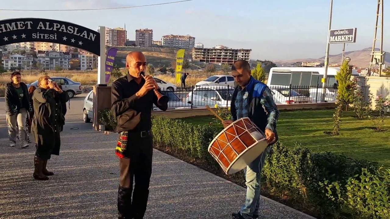 Sivas Divriği  Gelin Çıkarma Havası...