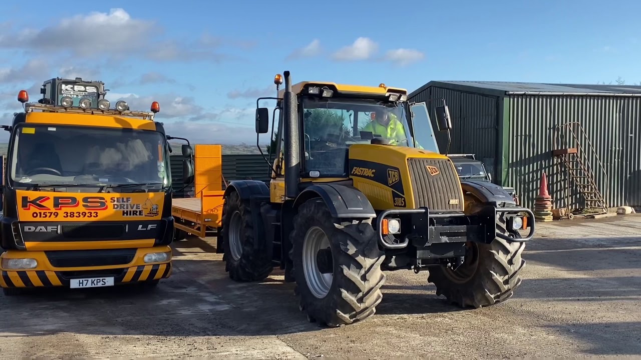 jcb-fastrac-loading-dumper-and-midi-excavator-at-kps-mini-digger-hire
