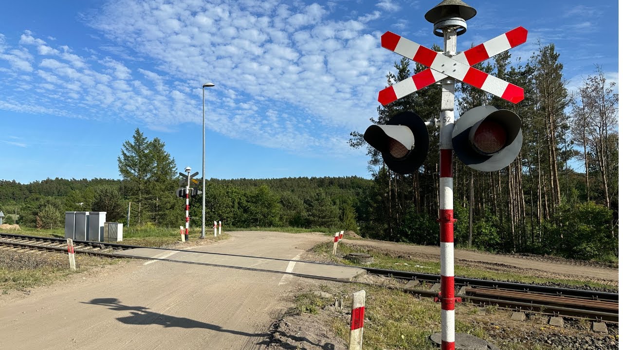 Ostatni tydzień przed modernizacją LK201 na SSP COB-63A w Kiełpinie Kartuskim na ulicy Raduńskiej