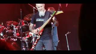 Scott Ian finally played Franken V &amp; “Shark” Destroyer replica on stage.