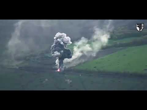 უკრაინული დამრტყმელი დრონი \"ბაირაქთარT2\" ანადგურებს აგრესორის მძიმე ტექნიკის კოლონას