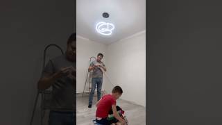 Потолочный плинтус своими руками с помощником . Не обучающее видео. )))) #ремонт #галтели #галтэли