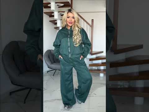 Женский замшевый костюм больших размеров 50-60, бомбер на молнии и прямые брюки, видео 1