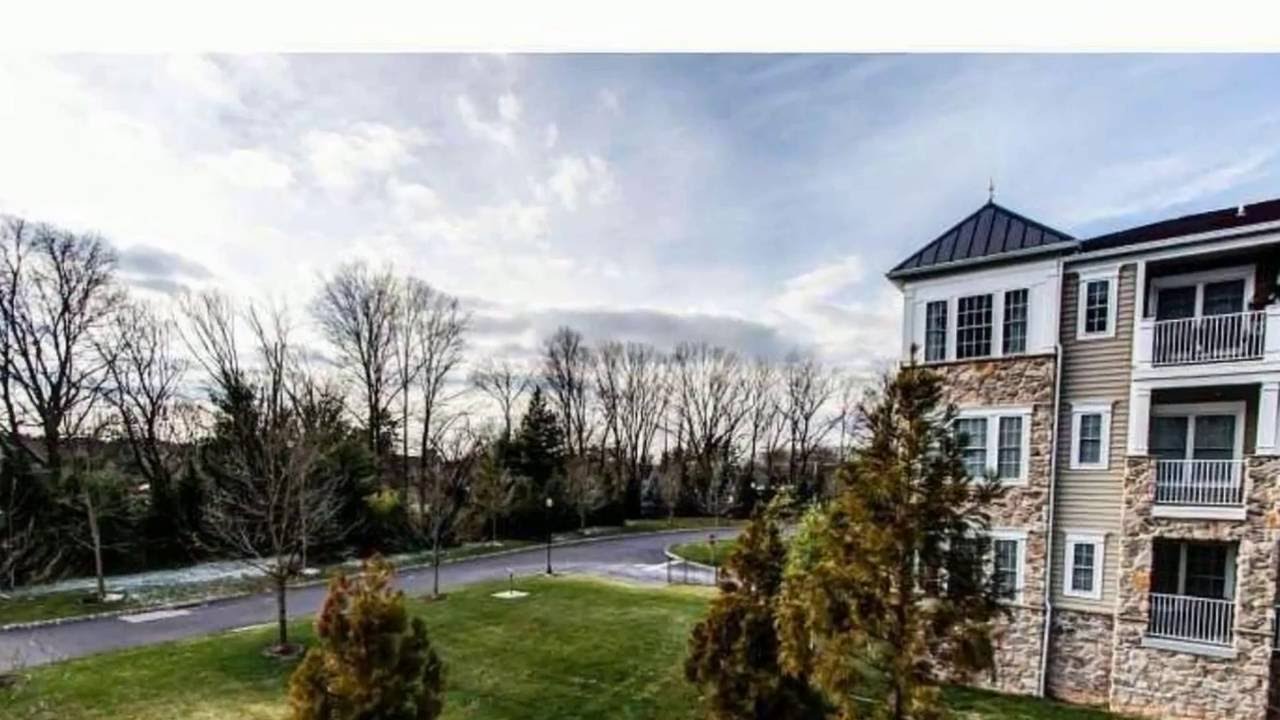 Luxury Condo 2207 Lilac Court Upper Gwynedd PA near King of Prussia
