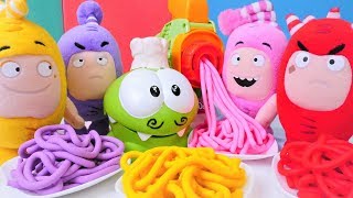 Om Nom Rüyasında Oddbods Için Oyun Hamuru Ile Makarna Yapıyor. Yemek Oyunu.