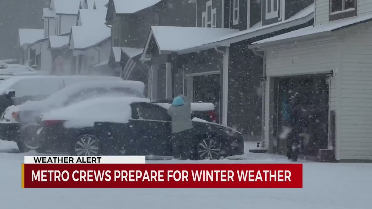 Metro crews prepare for winter weather - YouTube