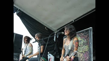 Interview w/ Anissa & Alexia of Eyes Set To Kill at Warped Tour 2010 07-13-10 Part 1