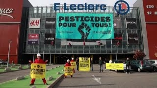 Greenpeace assalta ipermercato Leclerc contro l'uso di pesticidi