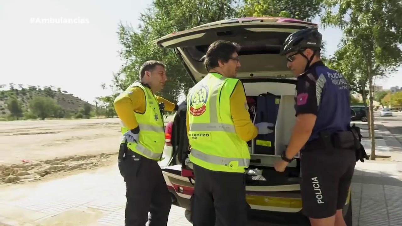 ¿Serpientes por Madrid?. El equipo de Ambulancias atiende la picadura de una culebra a un policía