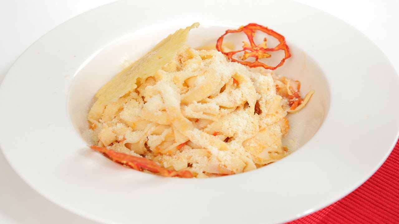 مكرونة بالصلصة مع طريقة عمل عجينة المكرونة الايطالية بمكونين فقط لعمل جميع انواع المكرونة