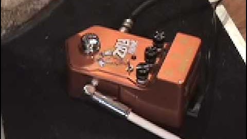 Visual Sound ANGRY FUZZ octave guitar effects pedal demo