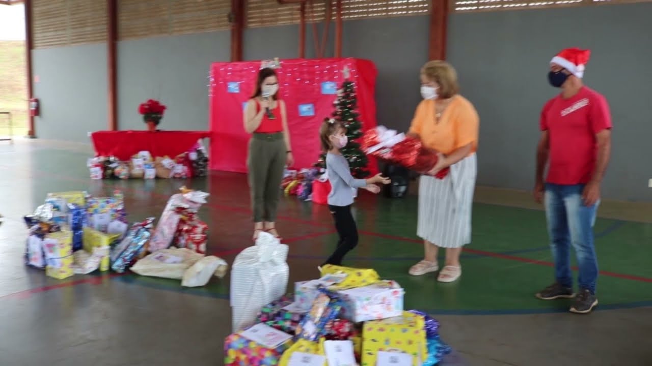 Campanha “Natal com Sorriso” distribui brinquedos para escolas municipais