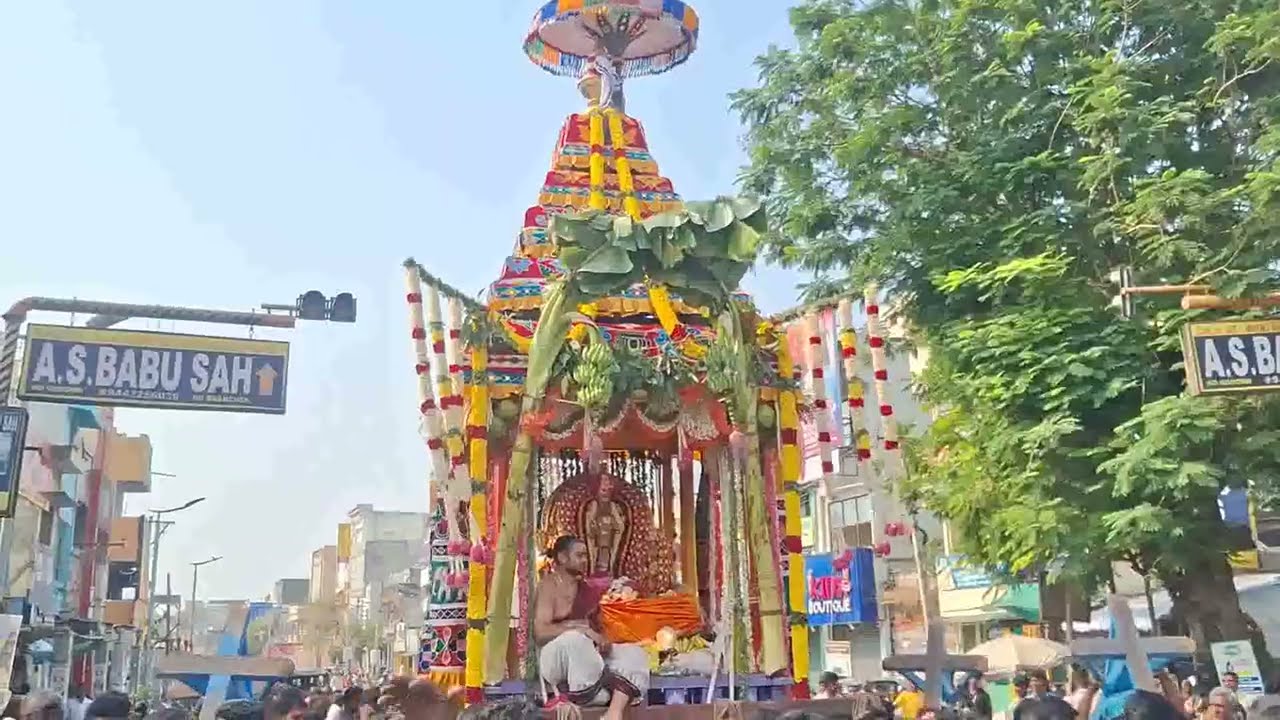 காஞ்சி காமாட்சி திருத்தேரில் ராஜவீதி உலா kanchi kamachi thiruther urchavam