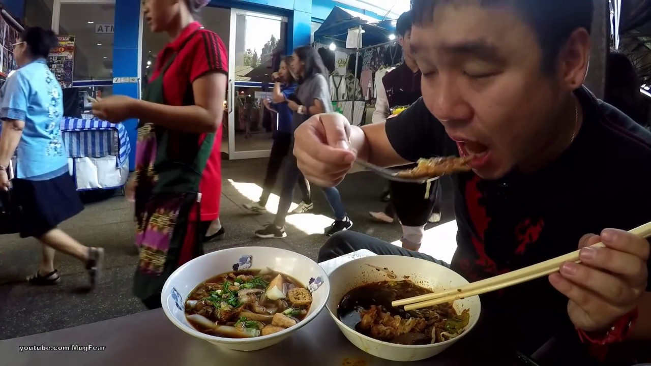 Chicken noodle Bangkok ก๋วยเตี๋ยวไก่เจ๊แดงเซนทรัลลาดพร้าว