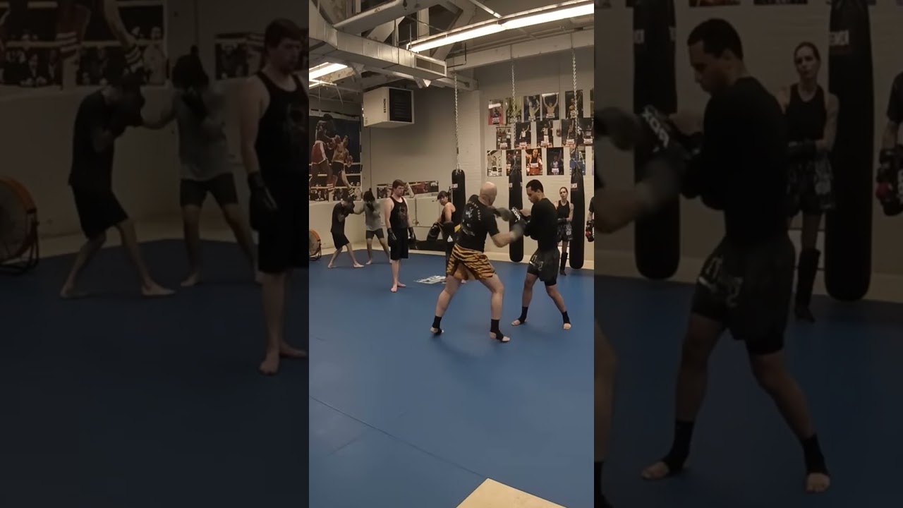 Four-punch sequence that drops opponents #muaythai #technique