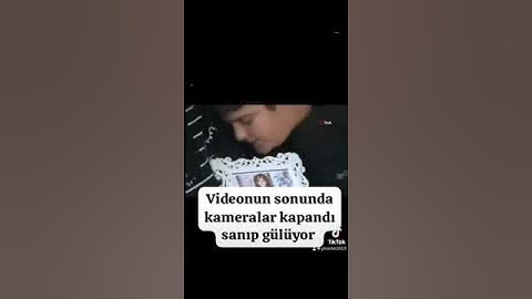 Narin'in annesi gülüyor.