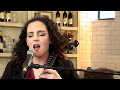 Maya Belsitzman — ותראו את מי פגשנו: מאיה בלזיצמן - מישהו שומע אותי