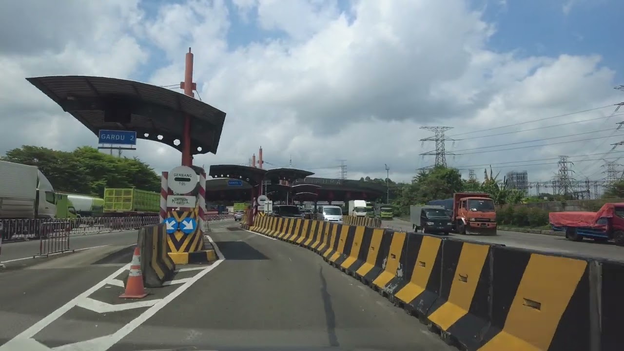 Driving on the Jakarta-Merak Toll Road from Bitung Tangerang to Balaraja Barat Tangerang