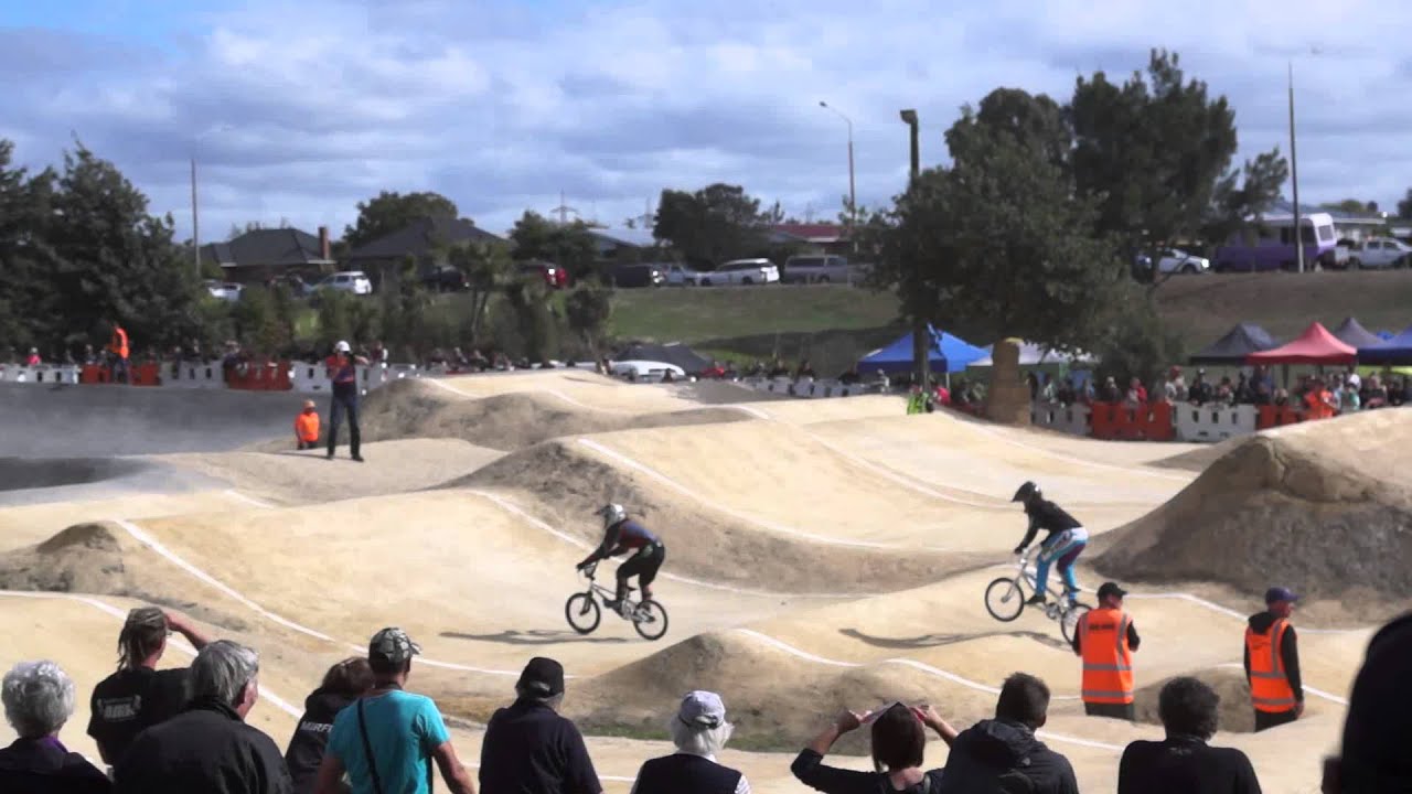 NZ BMX Nationals, 2015 2539 Females RACE 1 YouTube