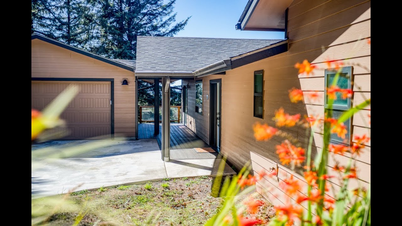 Home Tour | Inside a Stunning Oregon Coast Home