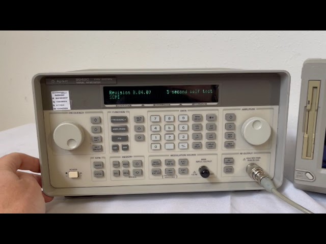 Agilent 8648 C Synthesized Signal Generator (A# 62251) - YouTube
