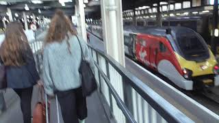 Boarding Virgin Train Cl 221115-221101 At London Euston