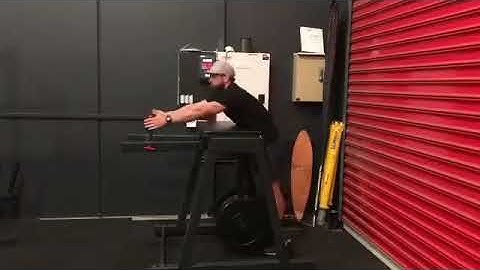 Momentum PT Demonstrates the Aussie Strength Reverse Hyper Slim