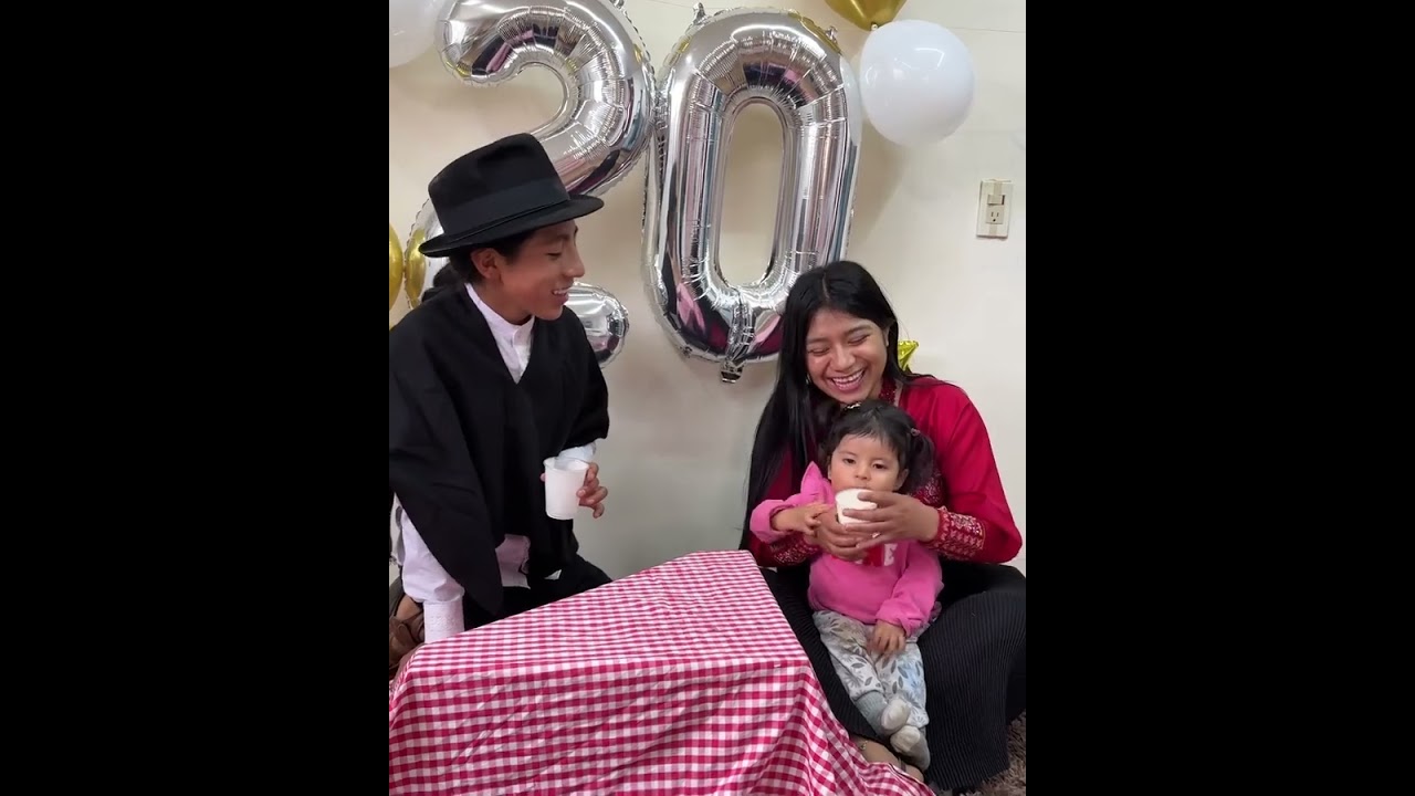 Celebrando el cumpleaños de una persona especial y esto pasó 😩