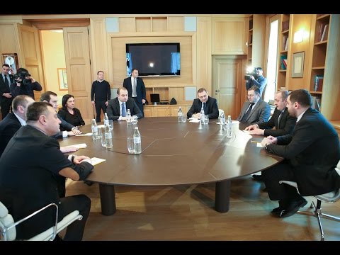 საქართველოს პრეზიდენტი „თავისუფალ დემოკრატებს“ შეხვდა