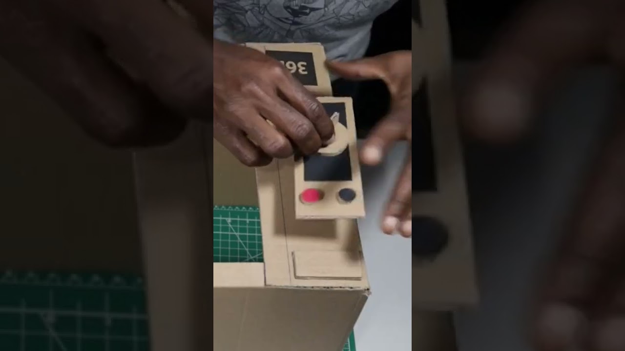 How to make a puppet display with cardboard✂️🎨