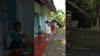 Yang Minta Makan Malahkakinya Menyatu Dengan Sandal  shortskomedi lucu ngakak