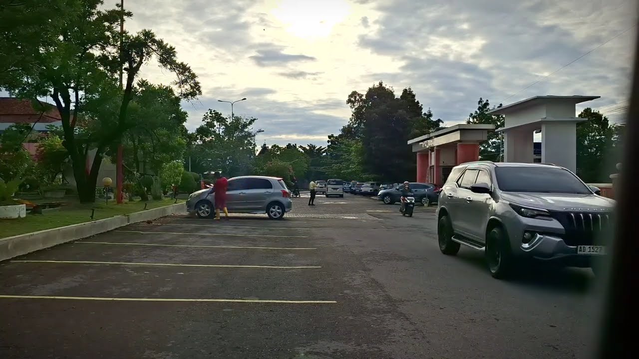 Morning Routine Dunia Kerja | Suasana Pagi Kantor Slow Motion yang Estetik & Motivatif