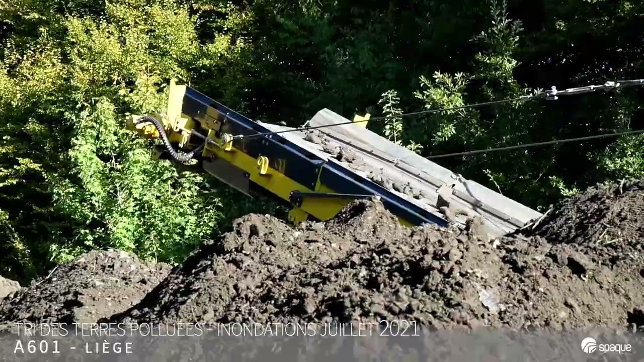 Criblage et évacuation des terres issues des inondations de juillet 2021 par la SPAQUE