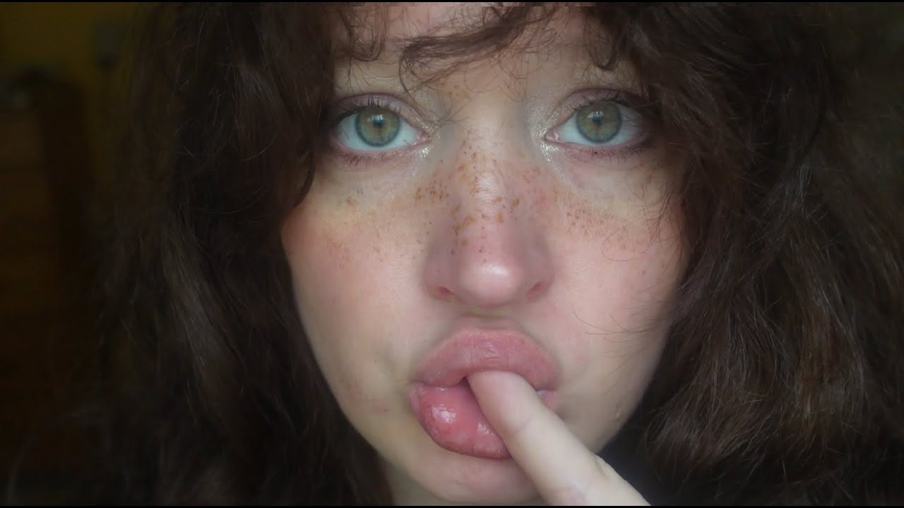 12 mouth sounds triggers, no talking (tongue sounds, fake food, wooden spoon, kisses and more)